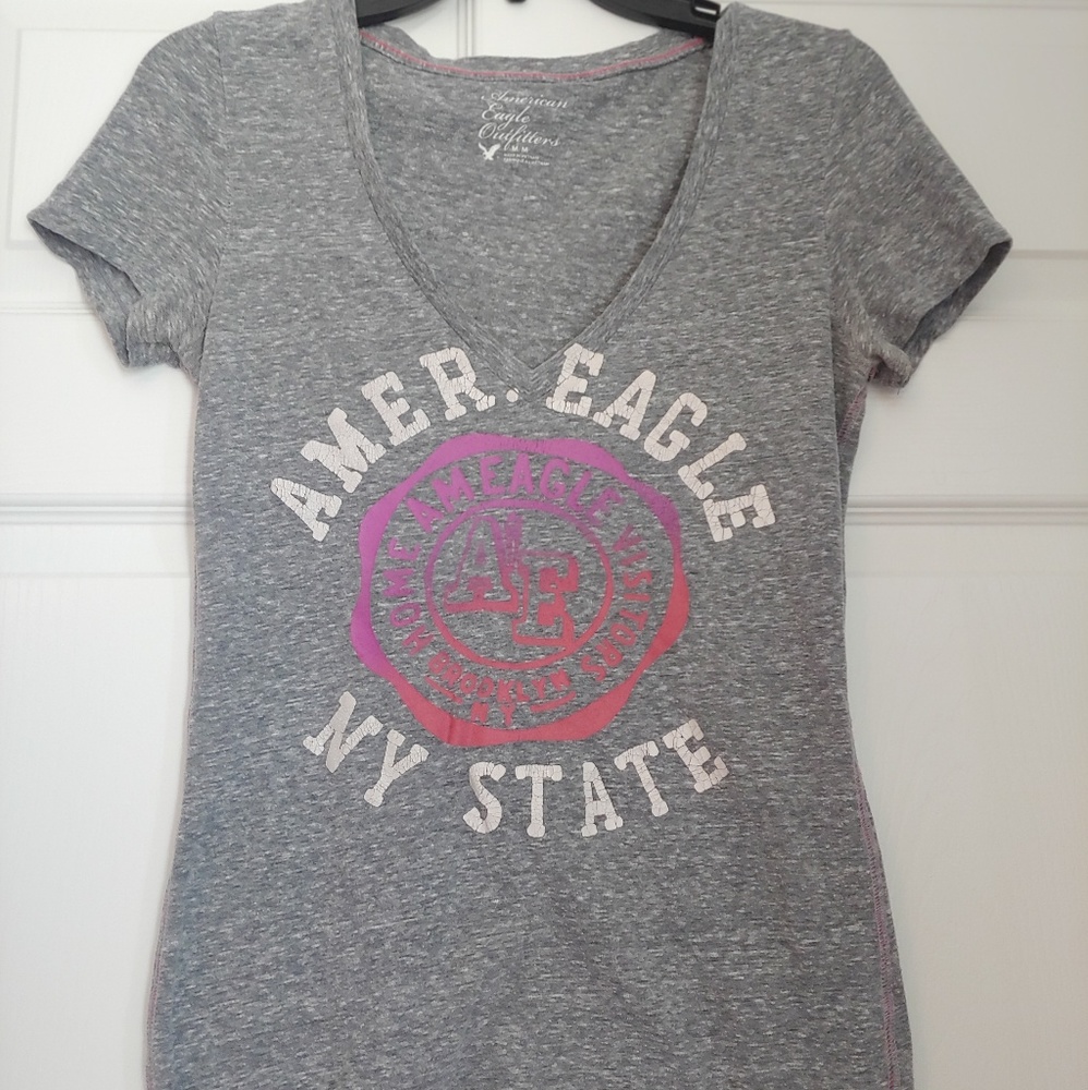 American Eagle V neck